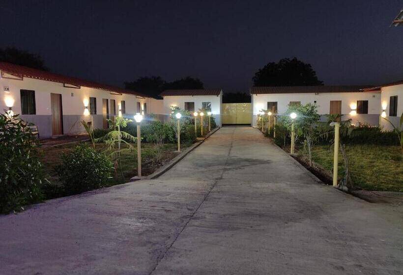 Neelkanth Hotel And Restaurant