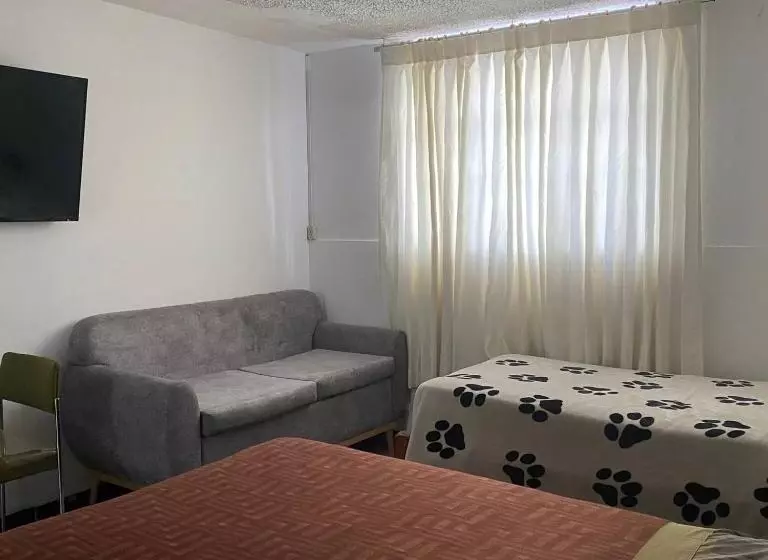 ペンション Calu L  Petit Hostel