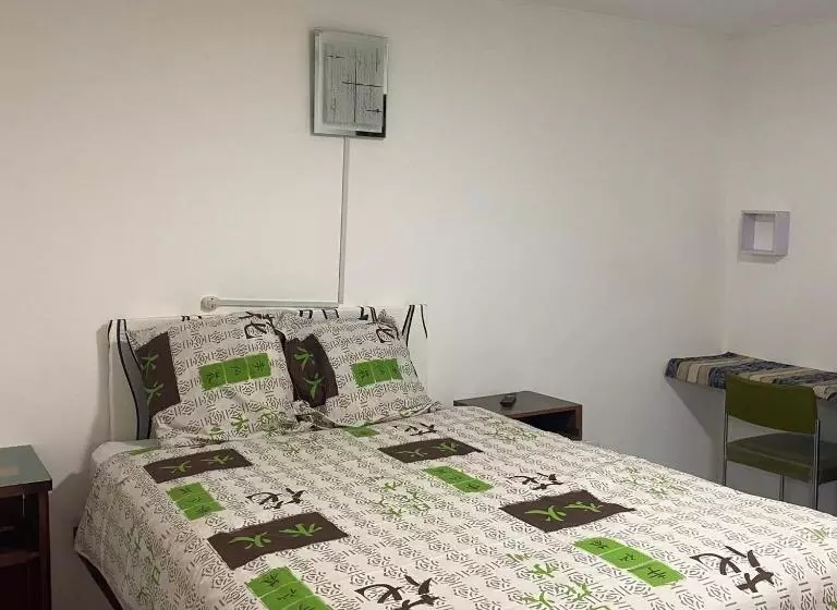 ペンション Calu L  Petit Hostel