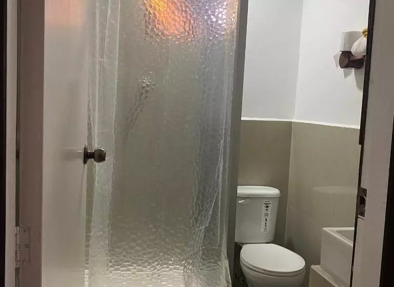 ペンション Calu L  Petit Hostel