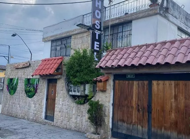 ペンション Calu L  Petit Hostel