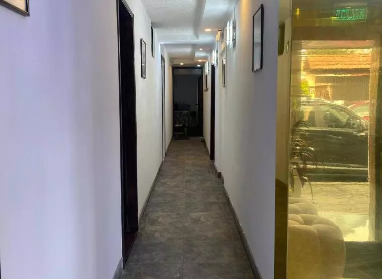 ペンション Calu L  Petit Hostel