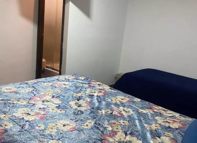 ペンション Calu L  Petit Hostel