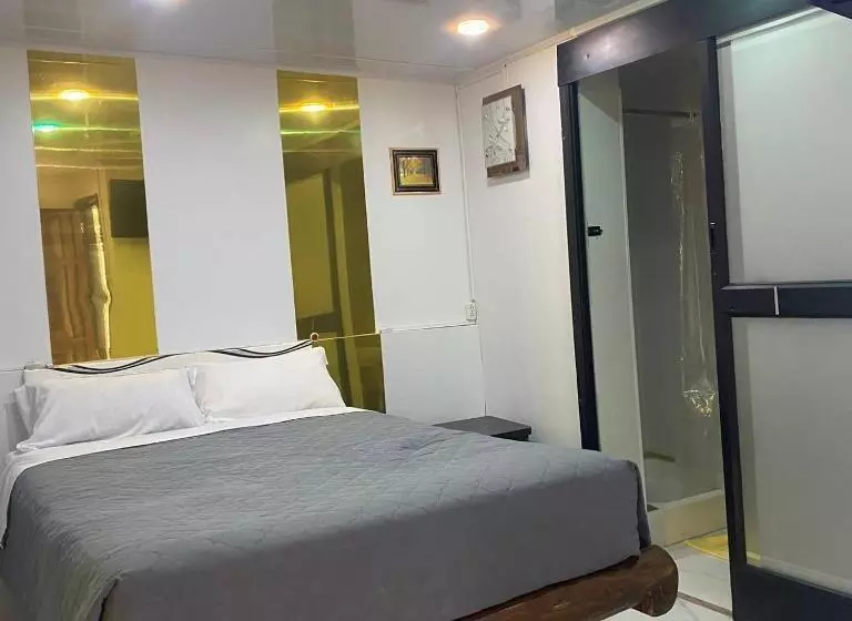 ペンション Calu L  Petit Hostel