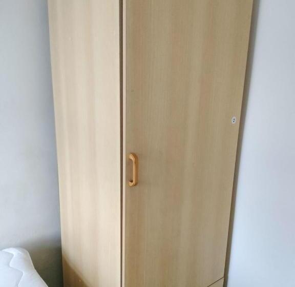 پانسیون Home Away From Home