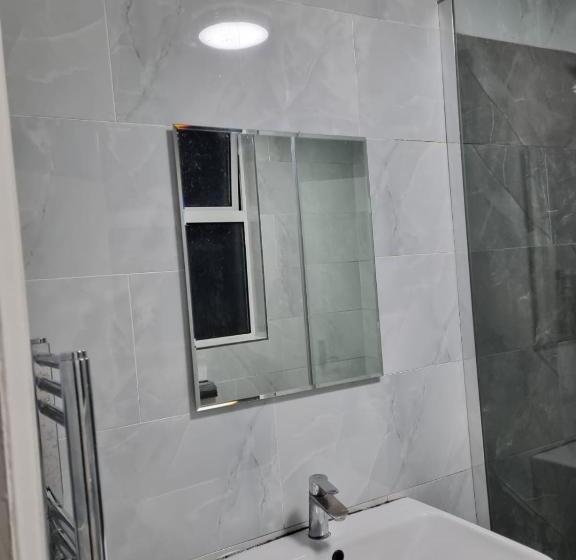 پانسیون Home Away From Home