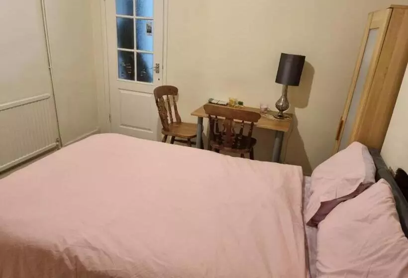 پانسیون Home Away From Home