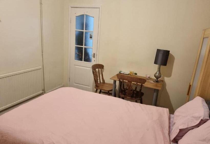 پانسیون Home Away From Home