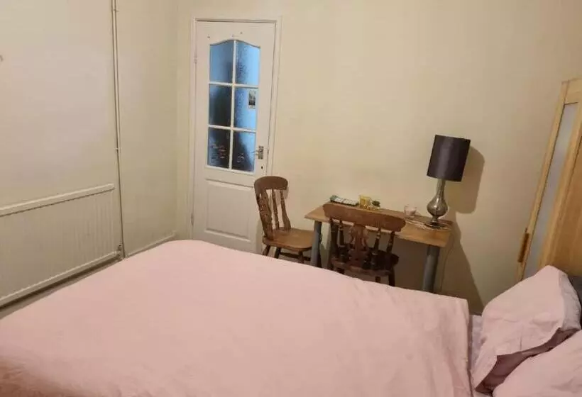 پانسیون Home Away From Home