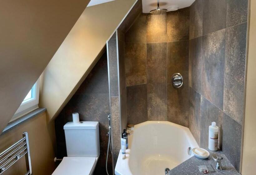 تختخواب و صبحانه Braemorriston Lodge