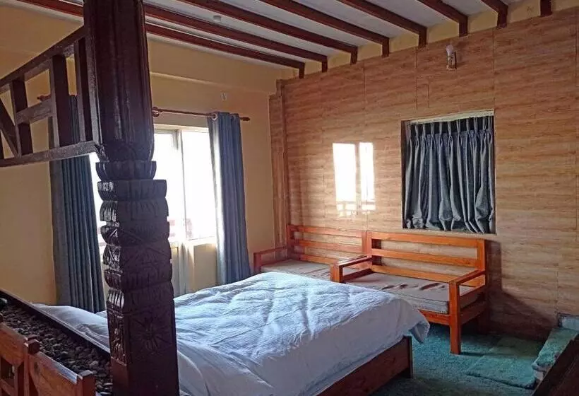 تختخواب و صبحانه Himalayan Home Pokhara Lamagaon