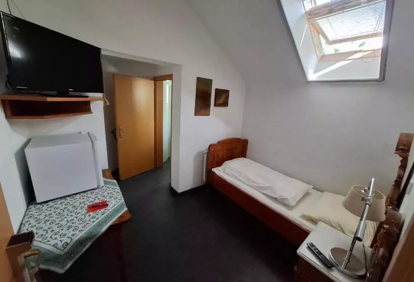 Aamiaismajoitus (B&B) Machlandgasthof Wahl