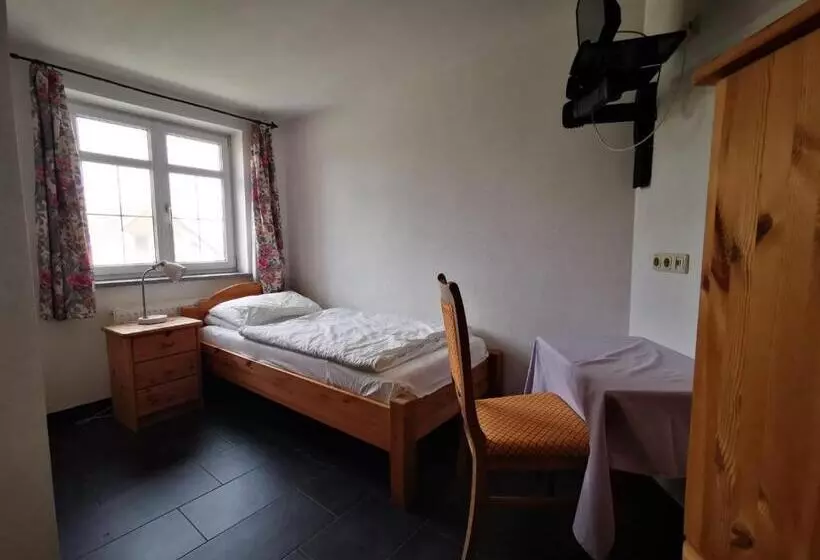 Aamiaismajoitus (B&B) Machlandgasthof Wahl