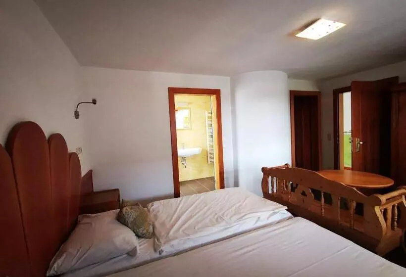 Aamiaismajoitus (B&B) Machlandgasthof Wahl