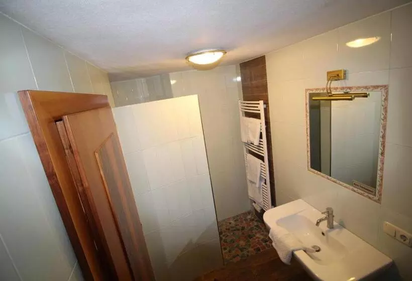 Aamiaismajoitus (B&B) Machlandgasthof Wahl