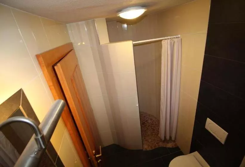 Aamiaismajoitus (B&B) Machlandgasthof Wahl