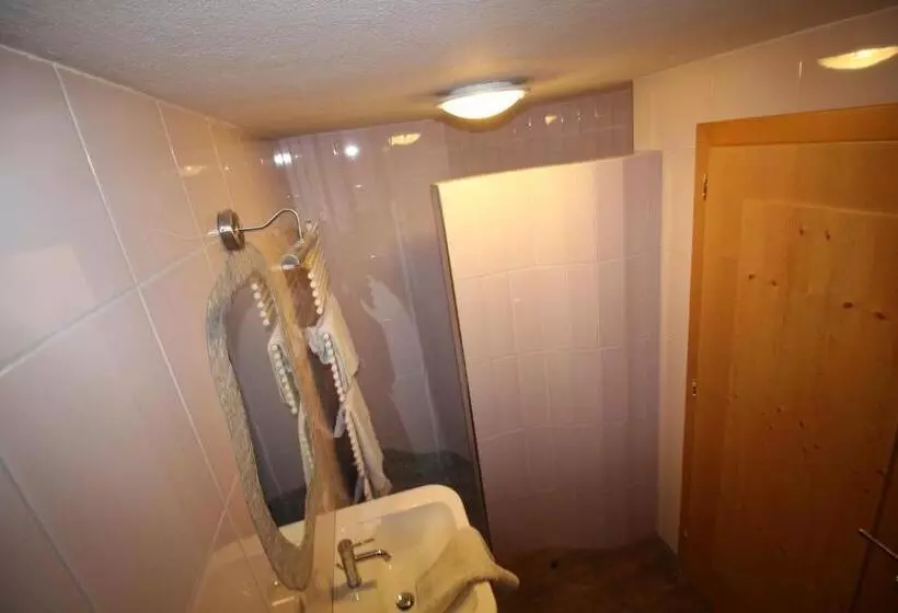 Aamiaismajoitus (B&B) Machlandgasthof Wahl