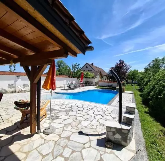 Aamiaismajoitus (B&B) Machlandgasthof Wahl