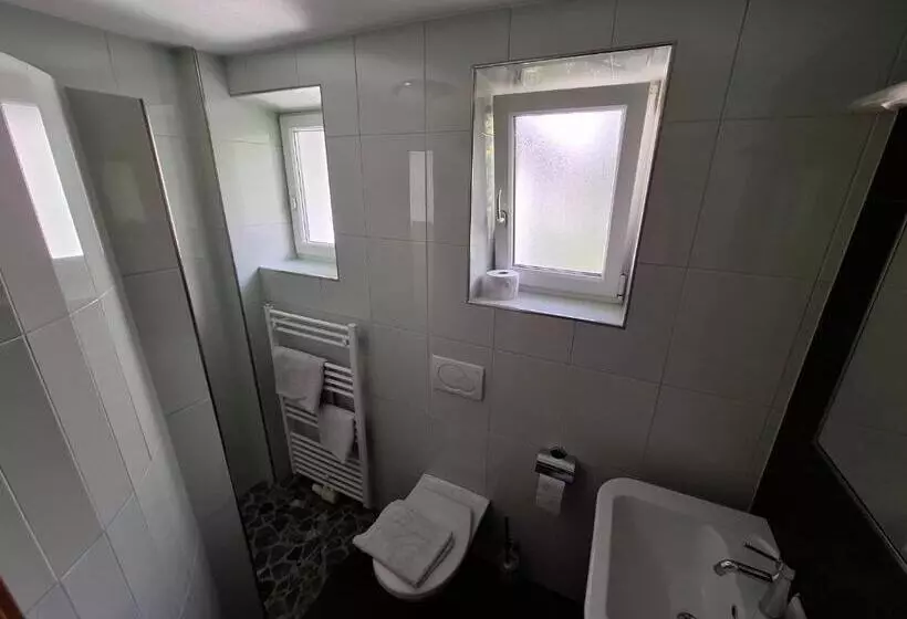 Aamiaismajoitus (B&B) Machlandgasthof Wahl