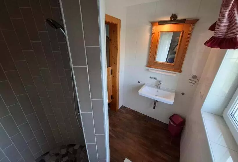 Aamiaismajoitus (B&B) Machlandgasthof Wahl