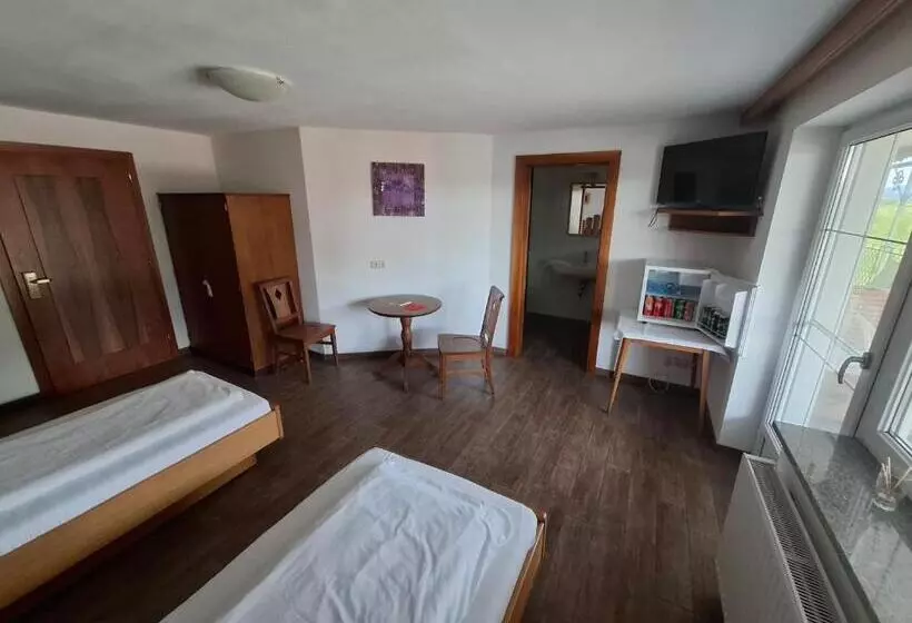 Aamiaismajoitus (B&B) Machlandgasthof Wahl