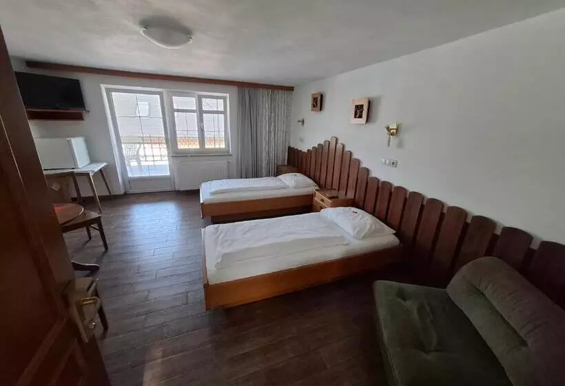 Aamiaismajoitus (B&B) Machlandgasthof Wahl