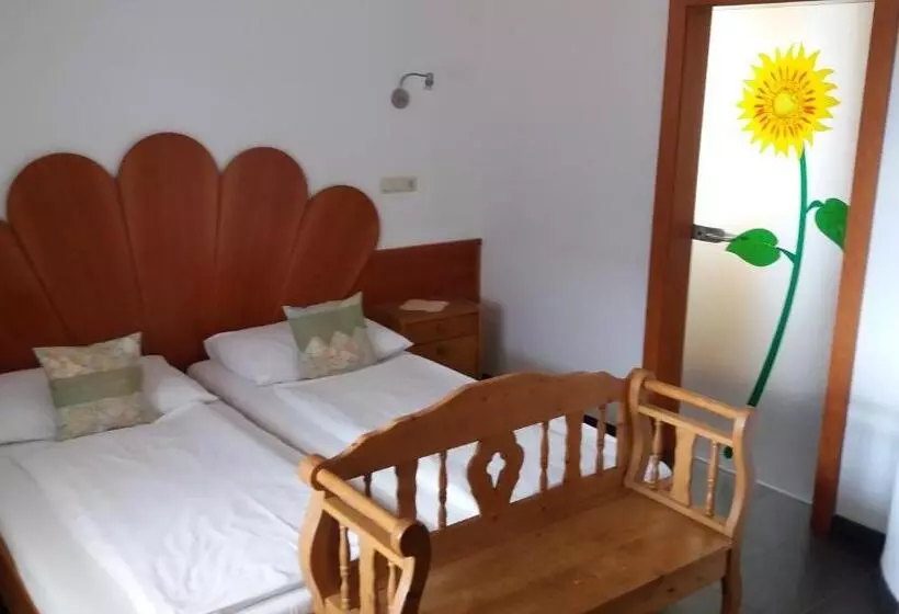 Aamiaismajoitus (B&B) Machlandgasthof Wahl