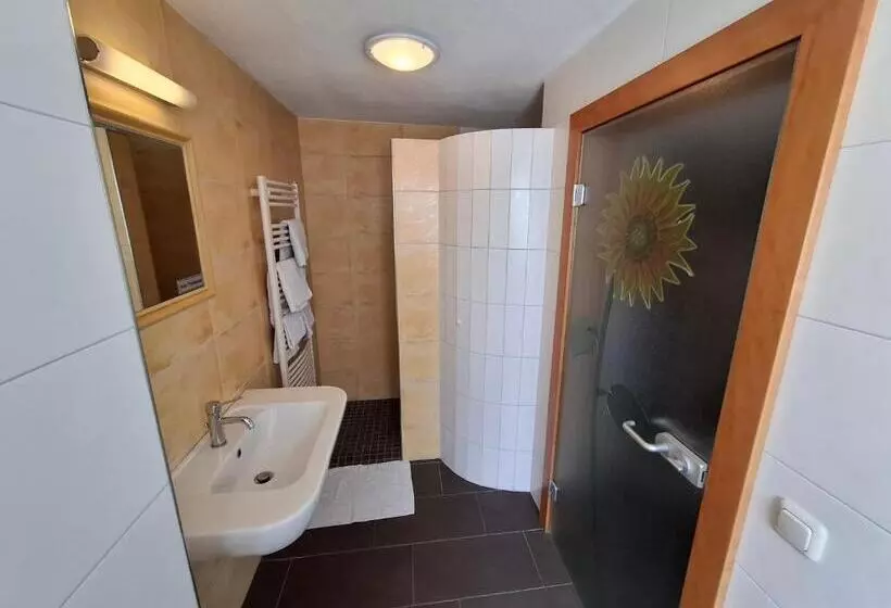 Aamiaismajoitus (B&B) Machlandgasthof Wahl