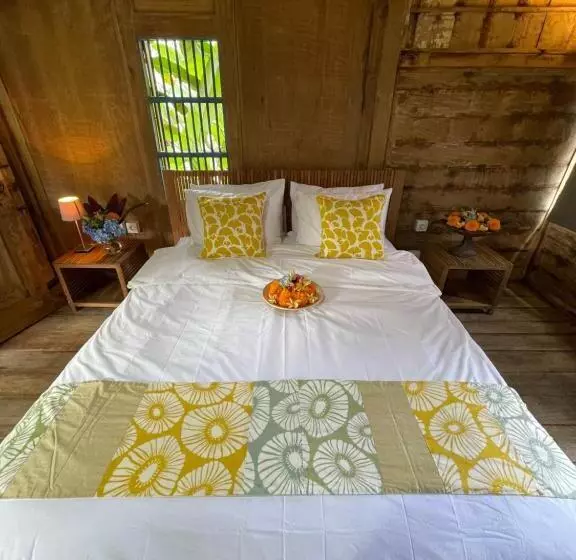 ベッドアンドブレックファースト Oemah Gebagan 78 Pertiwi Room