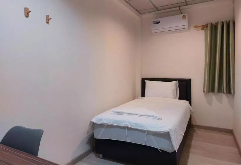 Chaiwat Hostel