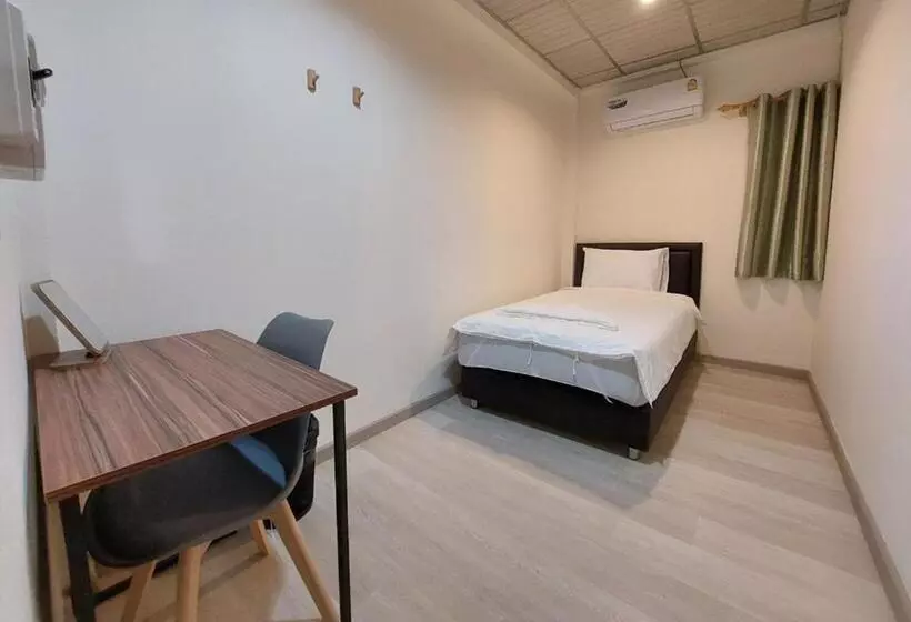Chaiwat Hostel