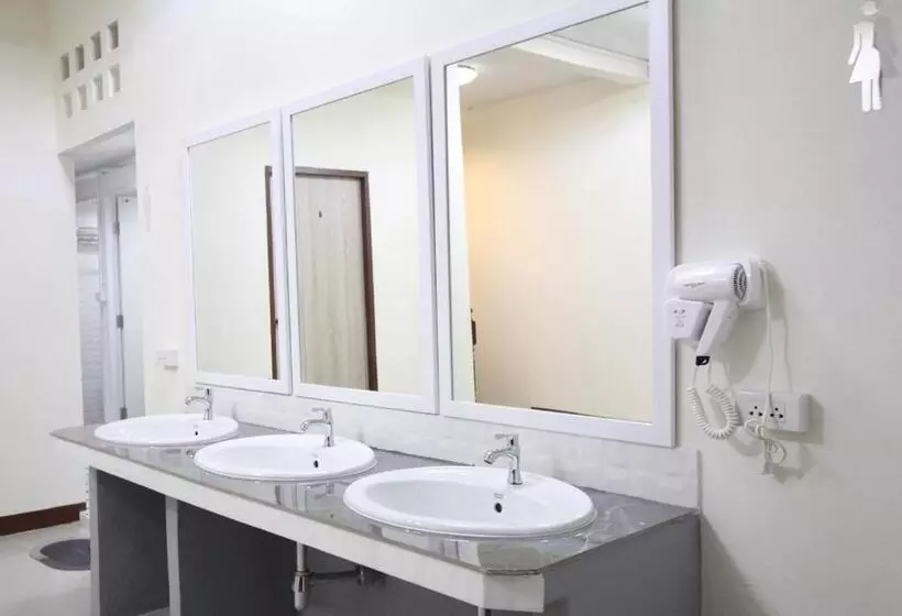 Chaiwat Hostel