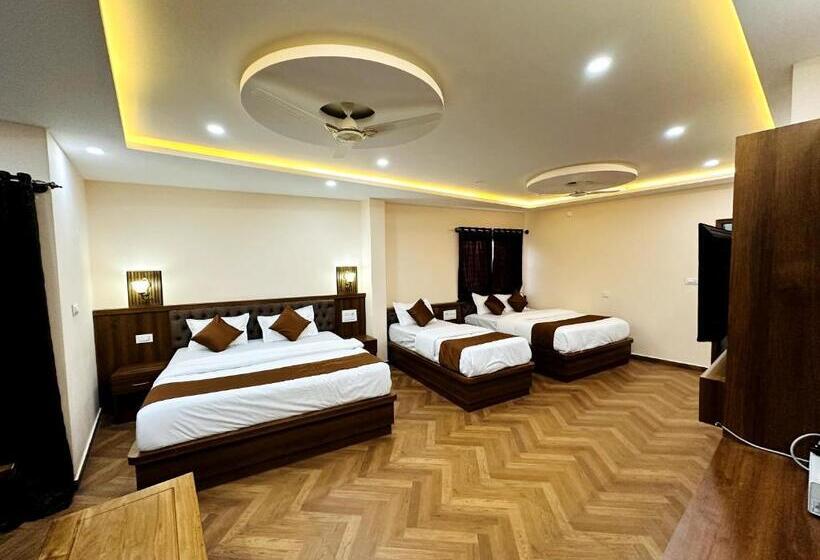 Hotel Navarathna Comforts