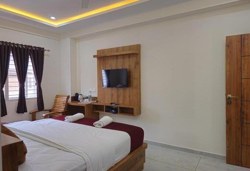 Hotel Navarathna Comforts