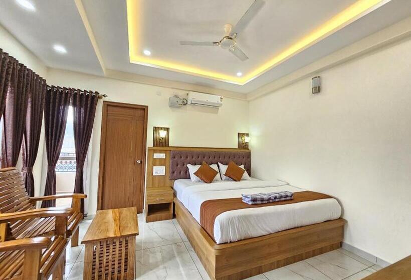 Hotel Navarathna Comforts
