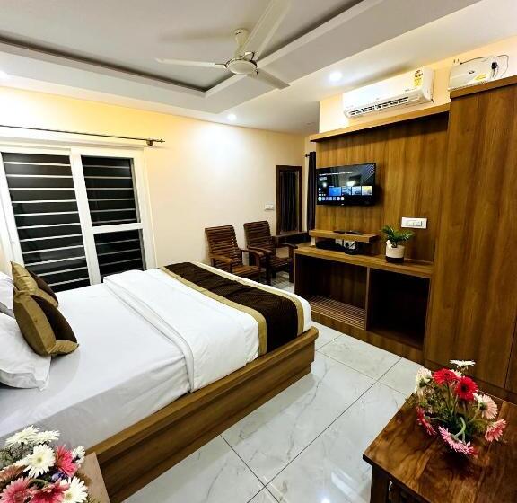 Hotel Navarathna Comforts