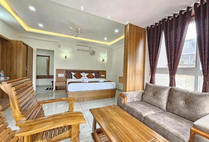 Hotel Navarathna Comforts
