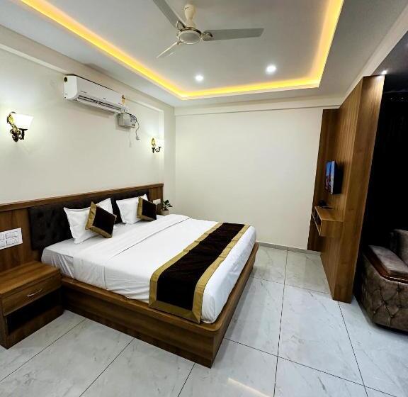 Hotel Navarathna Comforts
