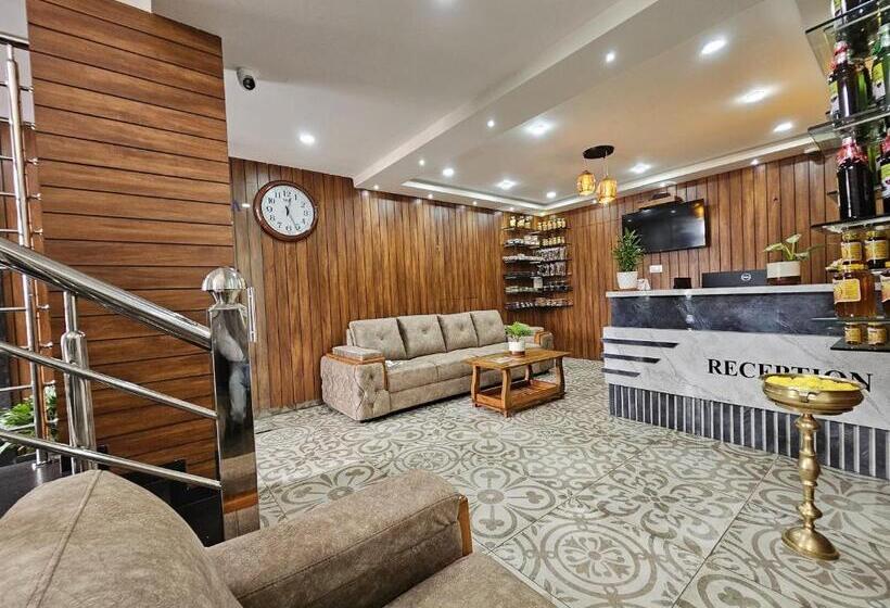 Hotel Navarathna Comforts