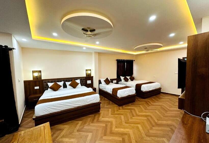 Hotel Navarathna Comforts