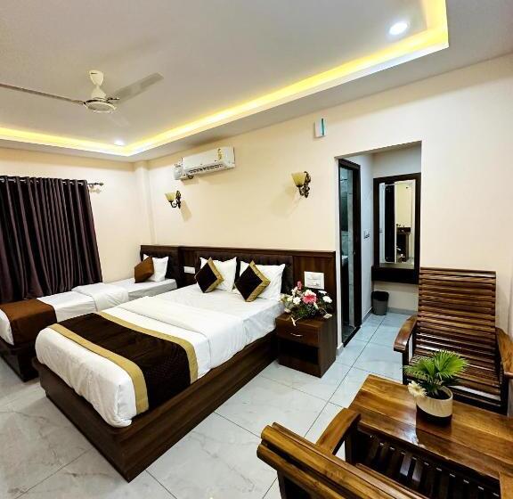Hotel Navarathna Comforts