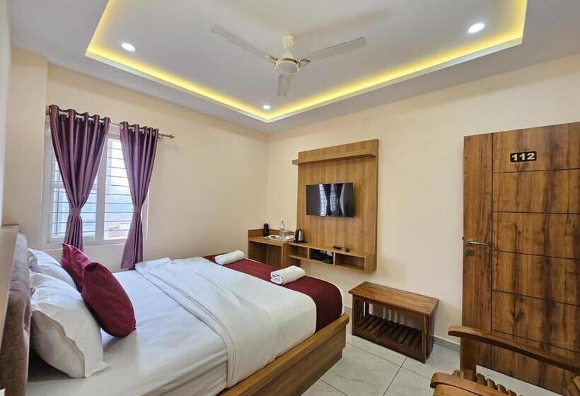 Hotel Navarathna Comforts