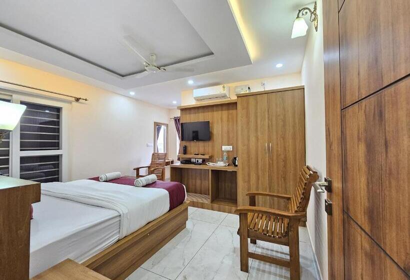 Hotel Navarathna Comforts