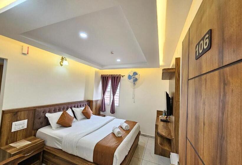Hotel Navarathna Comforts