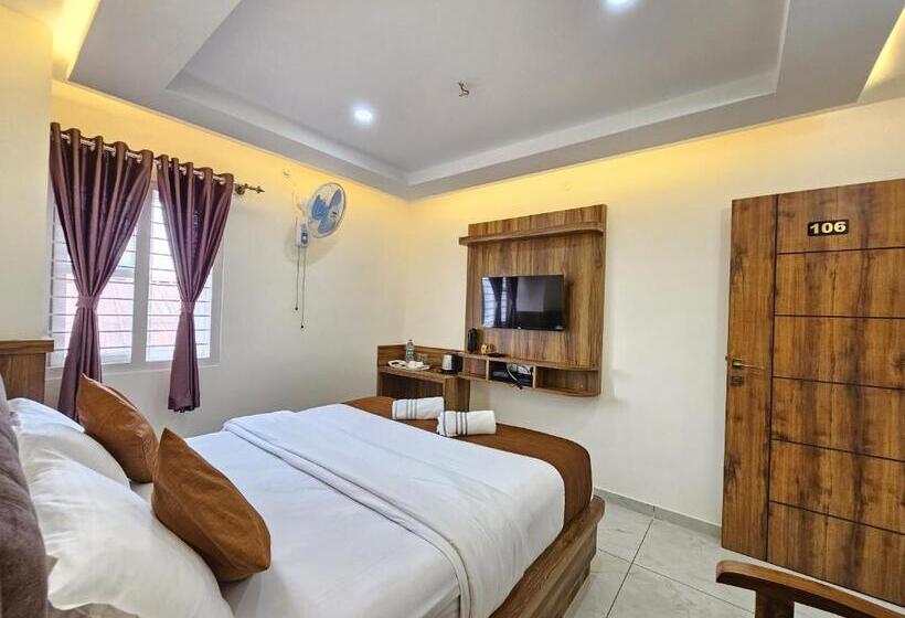 Hotel Navarathna Comforts