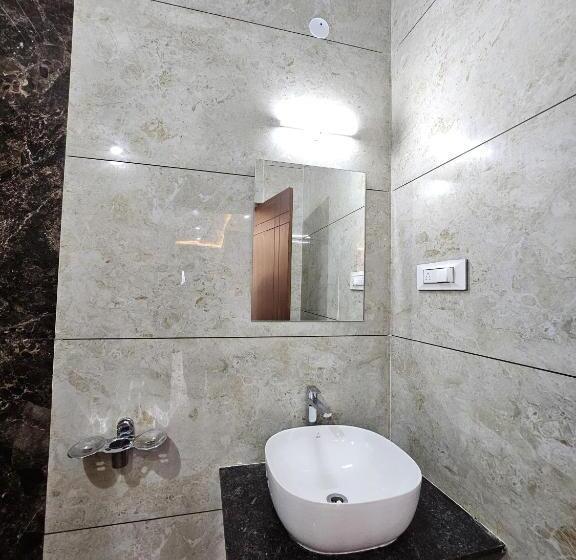 Hotel Navarathna Comforts