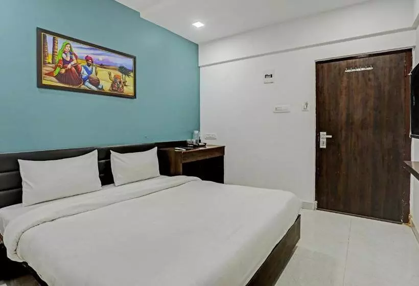 ホテル Oyo Pooja Palace