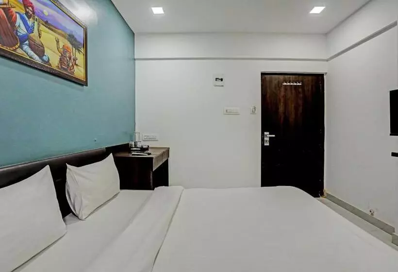 ホテル Oyo Pooja Palace