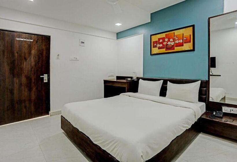 בית מלון כפרי Oyo Pooja Palace