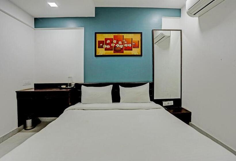 בית מלון כפרי Oyo Pooja Palace